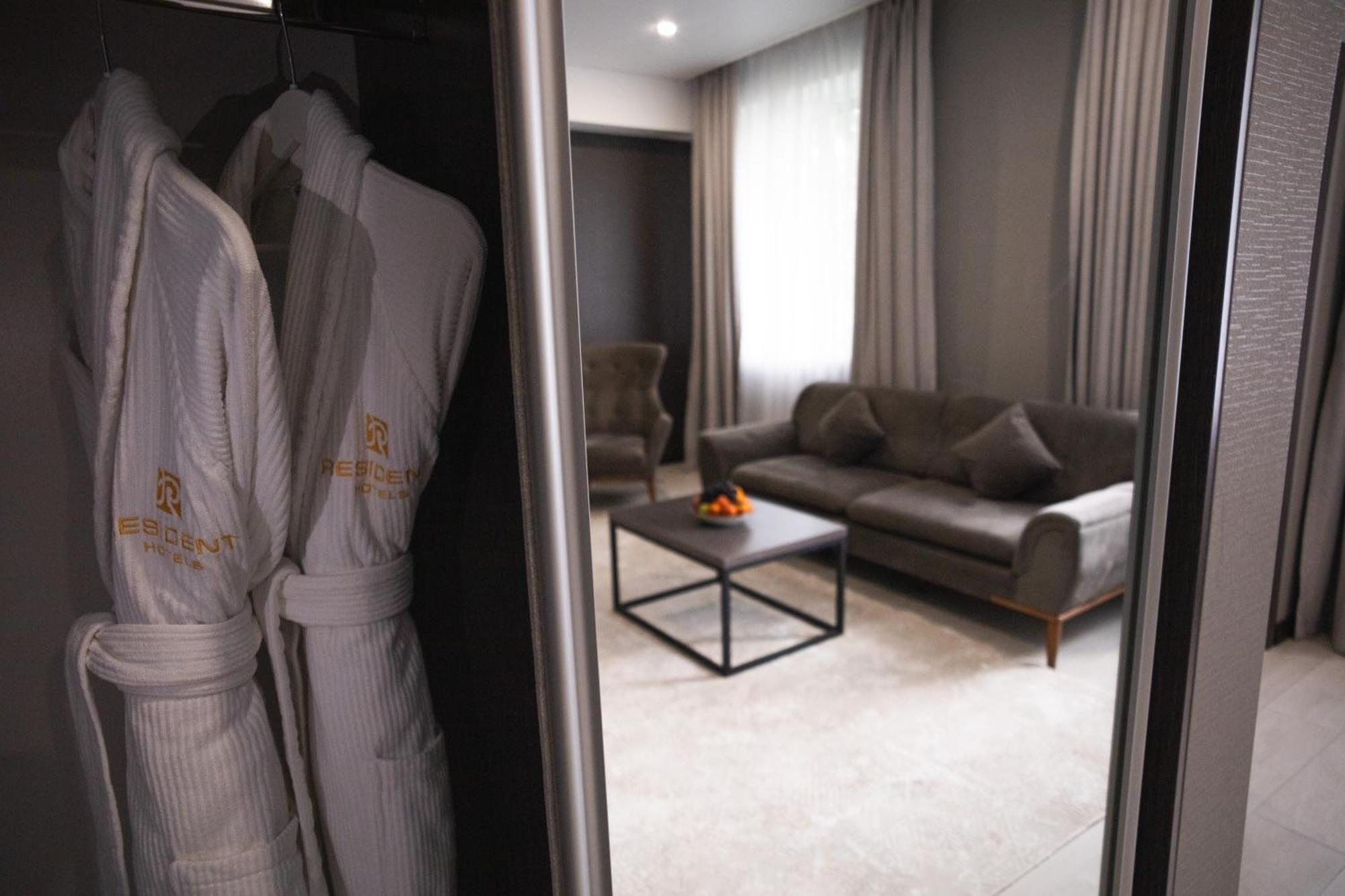 Resident Hotel Kazybek Bi Almati Kültér fotó