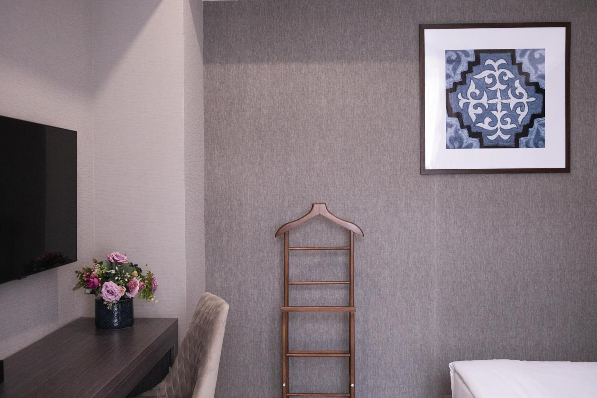 Resident Hotel Kazybek Bi Almati Kültér fotó
